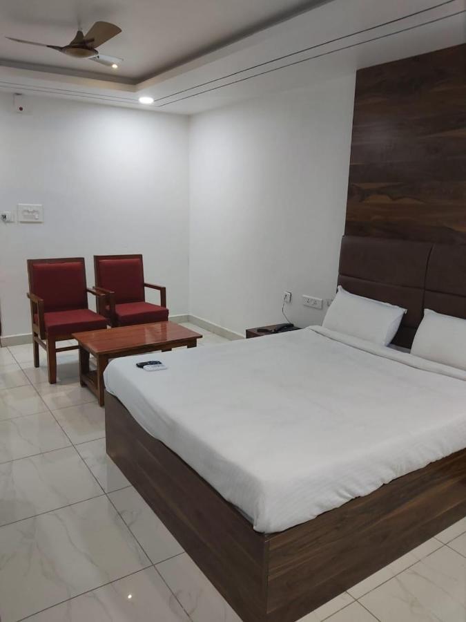 Hotel Sahasra Dla Warangal Exteriör bild